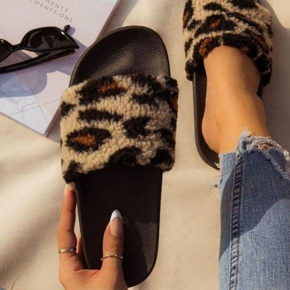 My Poshtique Shoes - !! NEW !! Comfy Leopard Faux Sherpa Slides